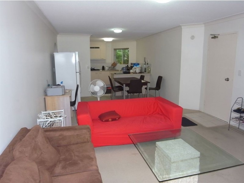 2/19 Heath Street, Southport QLD 4215