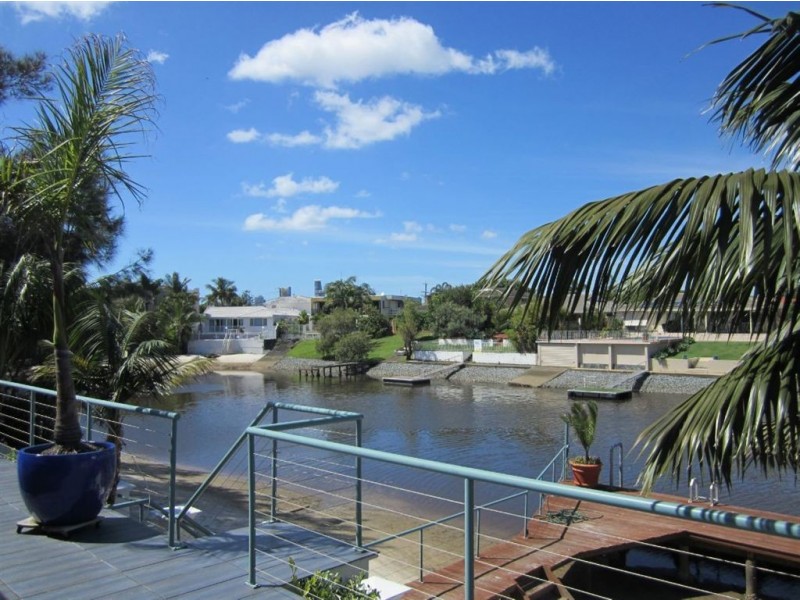76 Salerno Street, Isle Of Capri QLD 4217