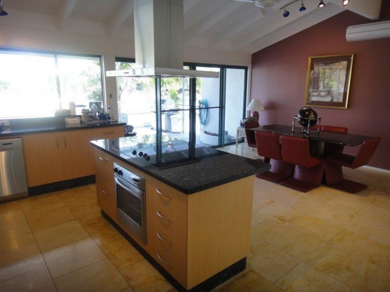 76 Salerno Street, Isle Of Capri QLD 4217