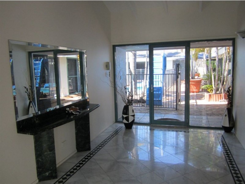 76 Salerno Street, Isle Of Capri QLD 4217