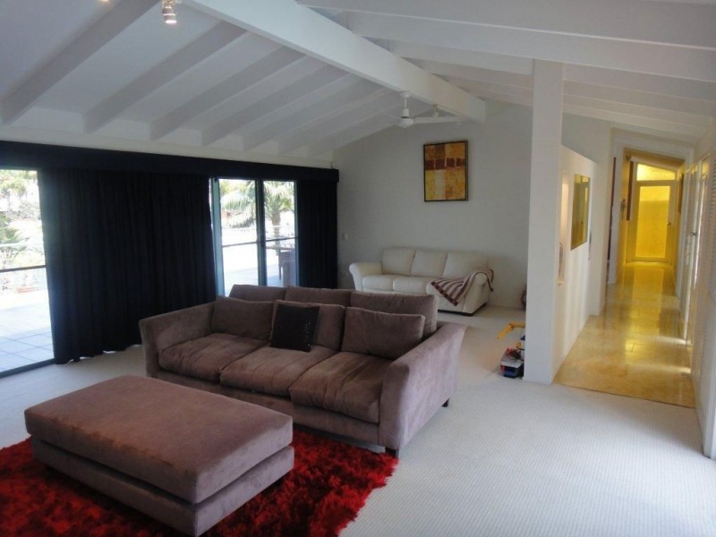 76 Salerno Street, Isle Of Capri QLD 4217