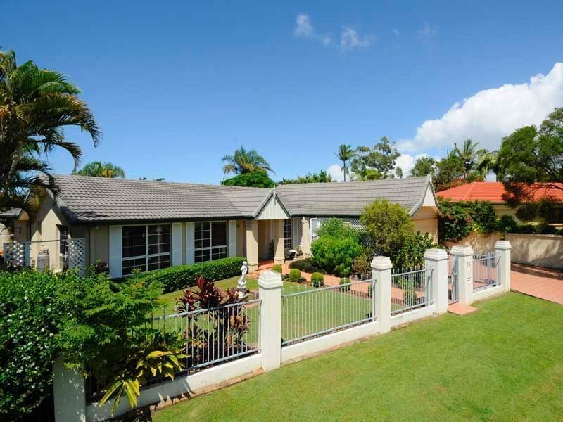 28 Marbella Drive, Benowa QLD 4217