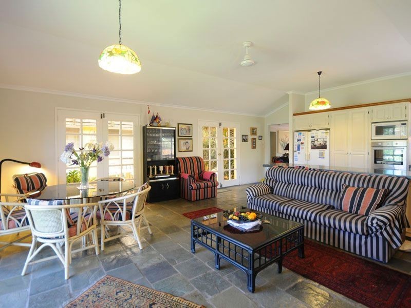 28 Marbella Drive, Benowa QLD 4217