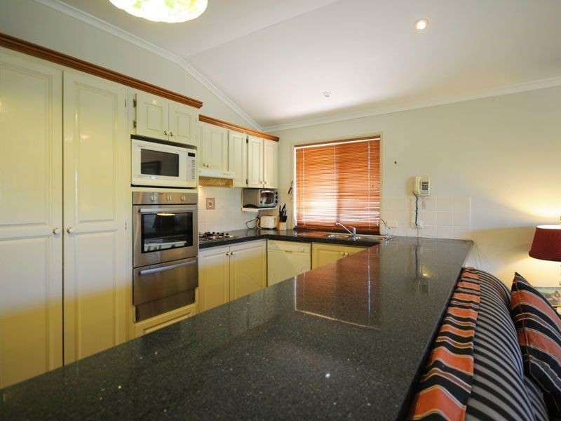 28 Marbella Drive, Benowa QLD 4217