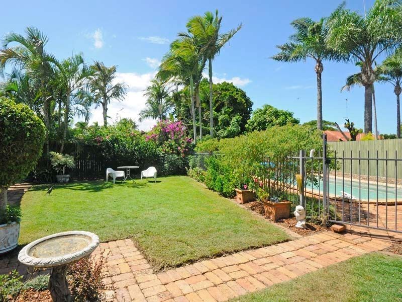 28 Marbella Drive, Benowa QLD 4217