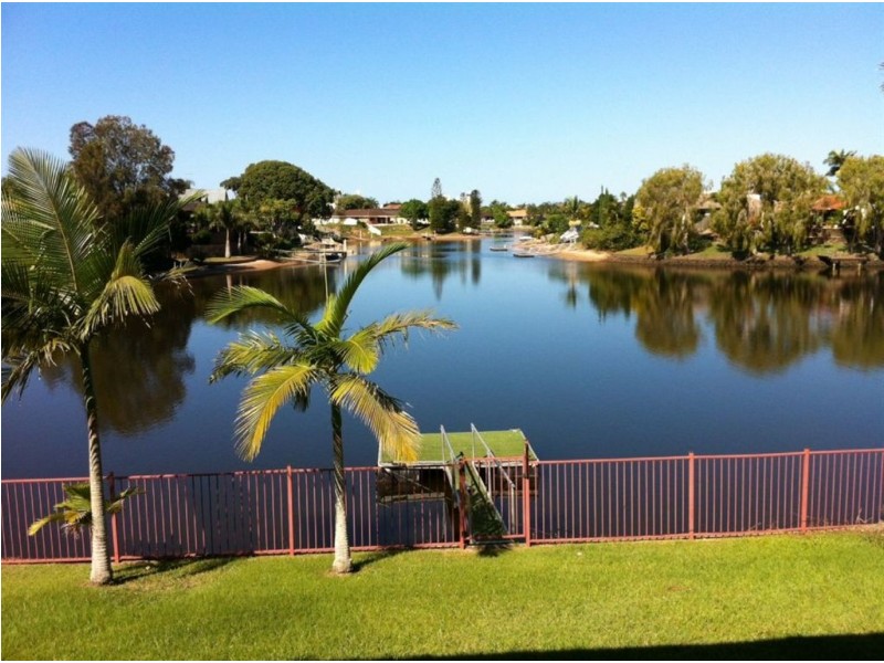 20 Ayrshire Avenue, Benowa QLD 4217