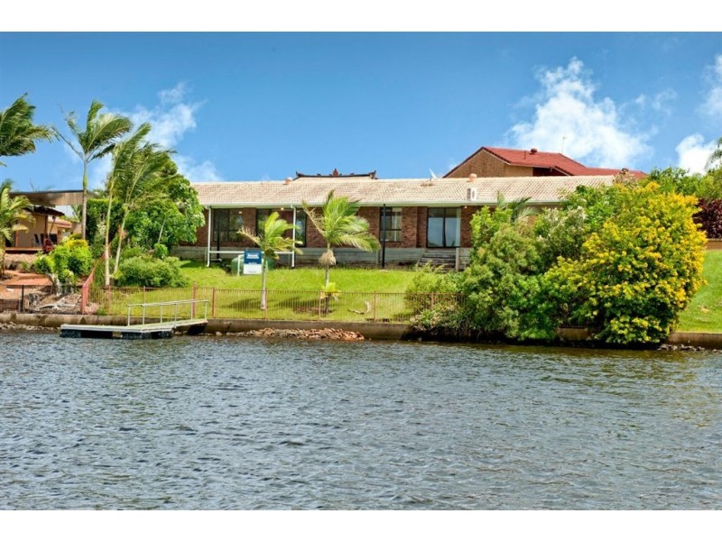 20 Ayrshire Avenue, Benowa QLD 4217