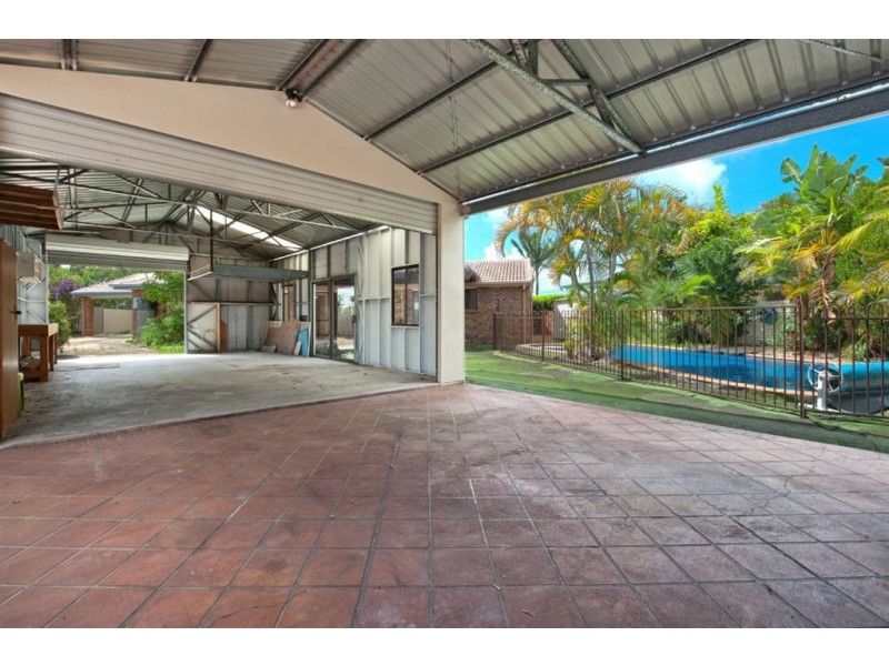 20 Ayrshire Avenue, Benowa QLD 4217