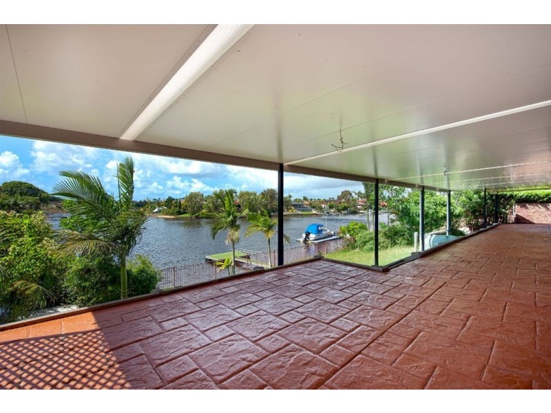 20 Ayrshire Avenue, Benowa QLD 4217