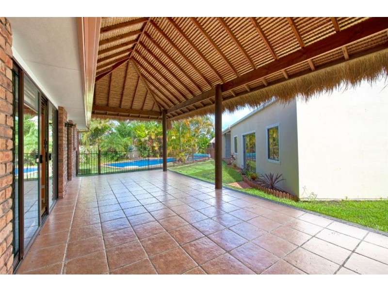 20 Ayrshire Avenue, Benowa QLD 4217