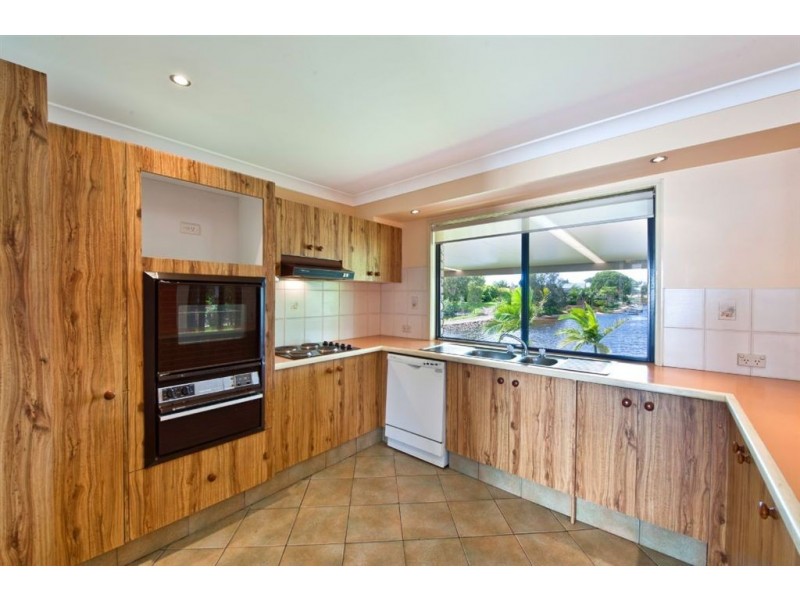 20 Ayrshire Avenue, Benowa QLD 4217