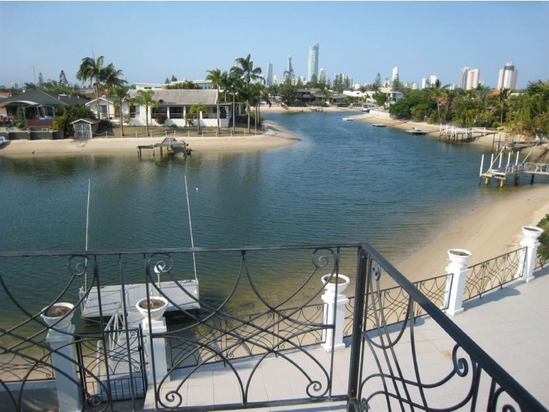 81 T E Peters Drive, Broadbeach Waters QLD 4218