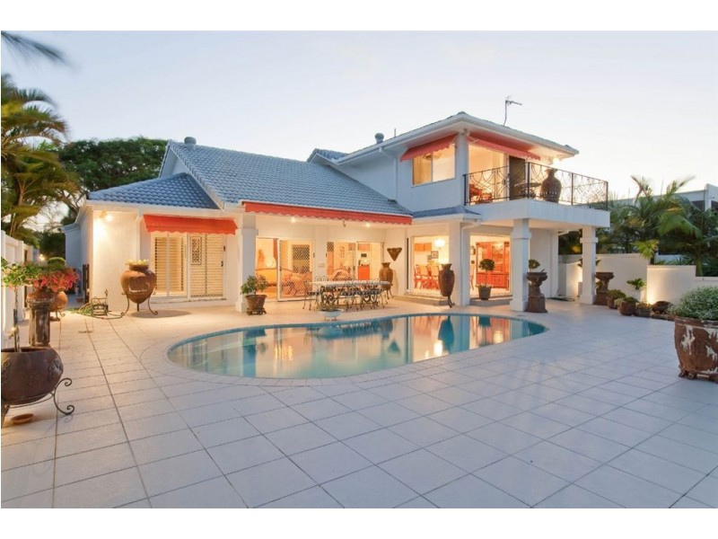 81 T E Peters Drive, Broadbeach Waters QLD 4218