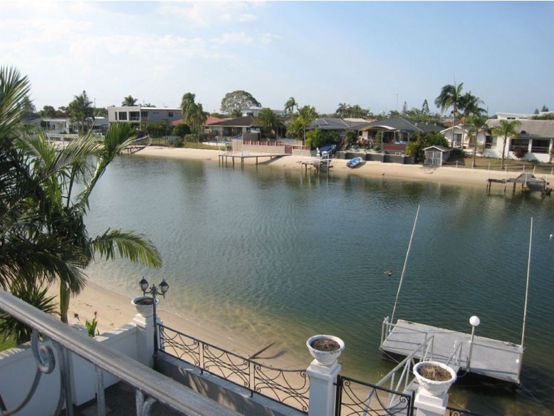 81 T E Peters Drive, Broadbeach Waters QLD 4218