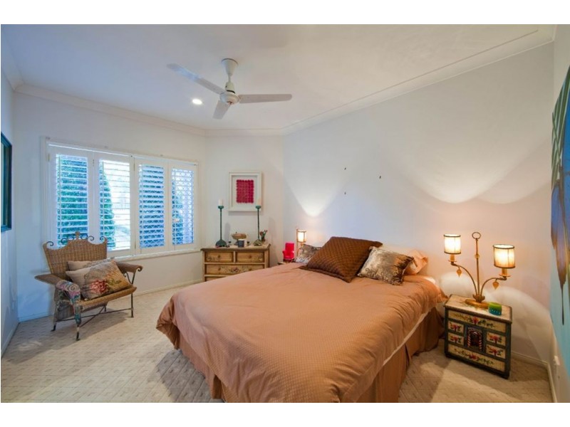 81 T E Peters Drive, Broadbeach Waters QLD 4218