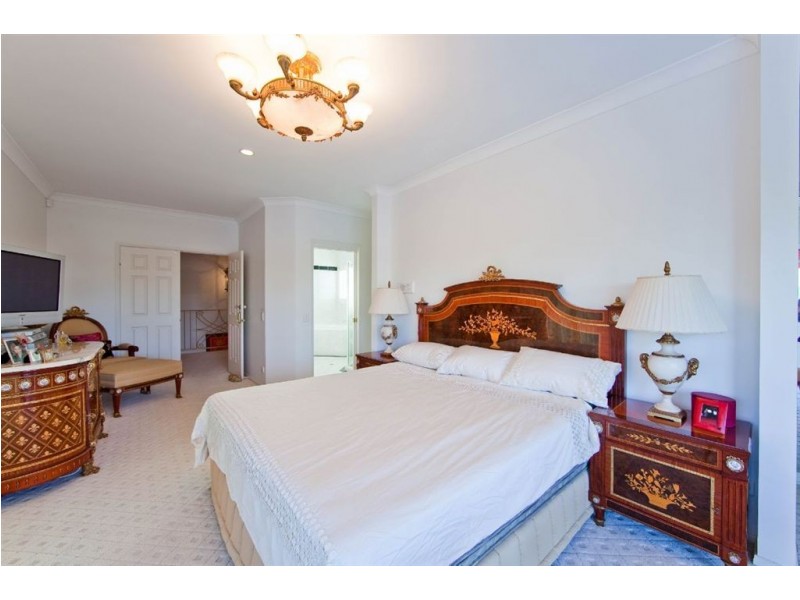 81 T E Peters Drive, Broadbeach Waters QLD 4218