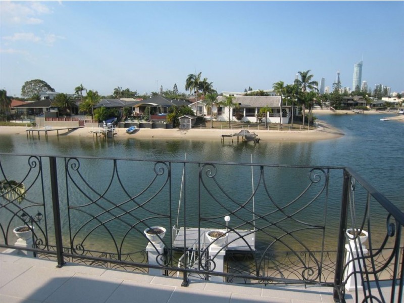 81 T E Peters Drive, Broadbeach Waters QLD 4218