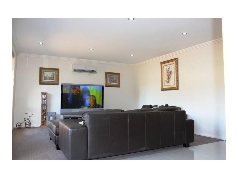 38 Lochinvar Court, Ashmore QLD 4214
