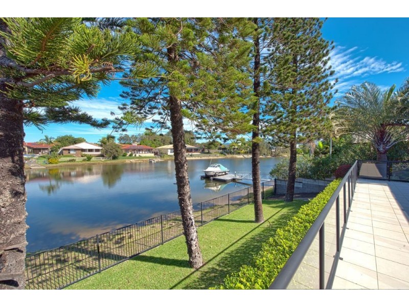 4 Kurrawa Avenue, Mermaid Waters QLD 4218
