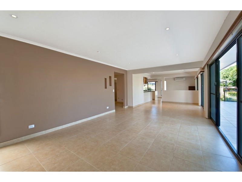 4 Kurrawa Avenue, Mermaid Waters QLD 4218