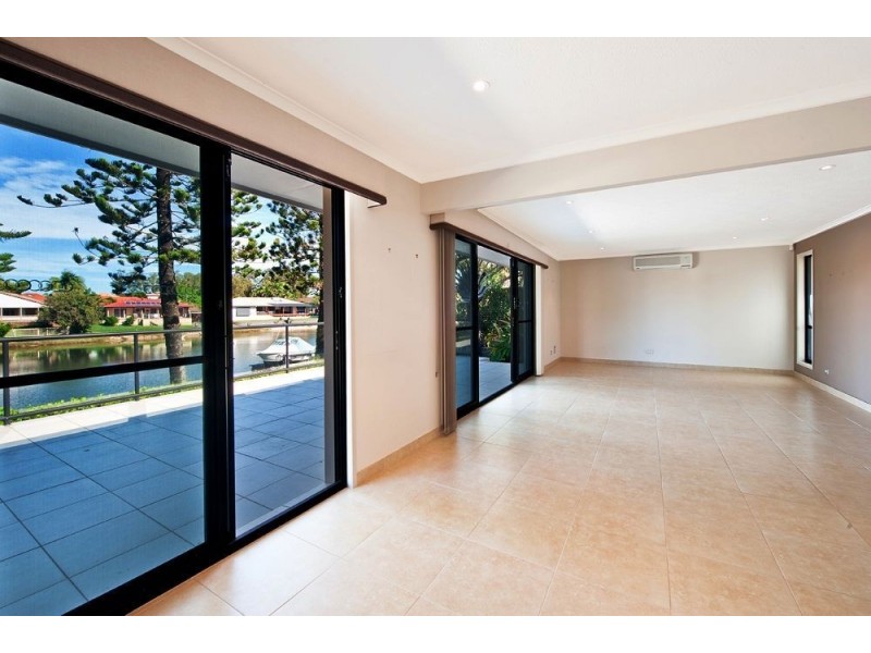 4 Kurrawa Avenue, Mermaid Waters QLD 4218