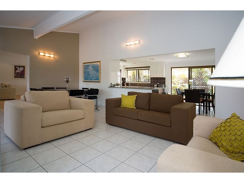 14 Cocos Crescent, Broadbeach Waters QLD 4218