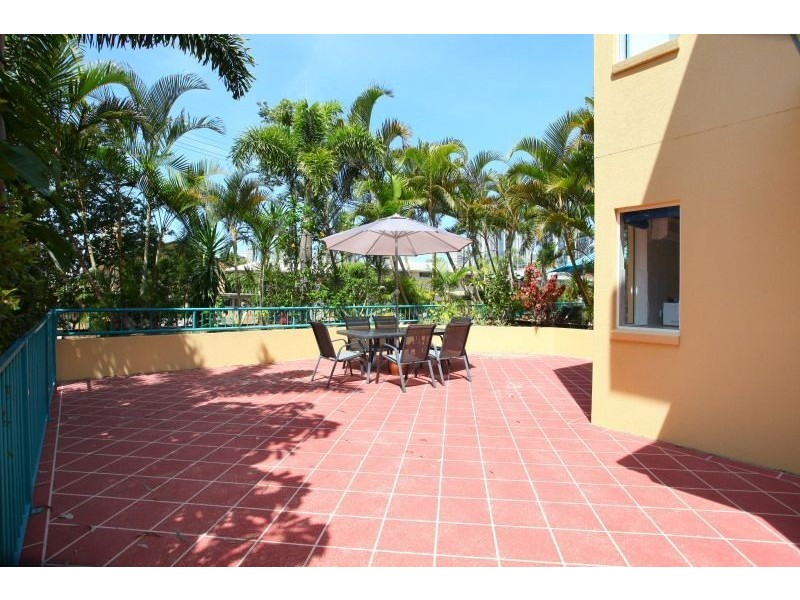 2/40 Burra Street, Surfers Paradise QLD 4217