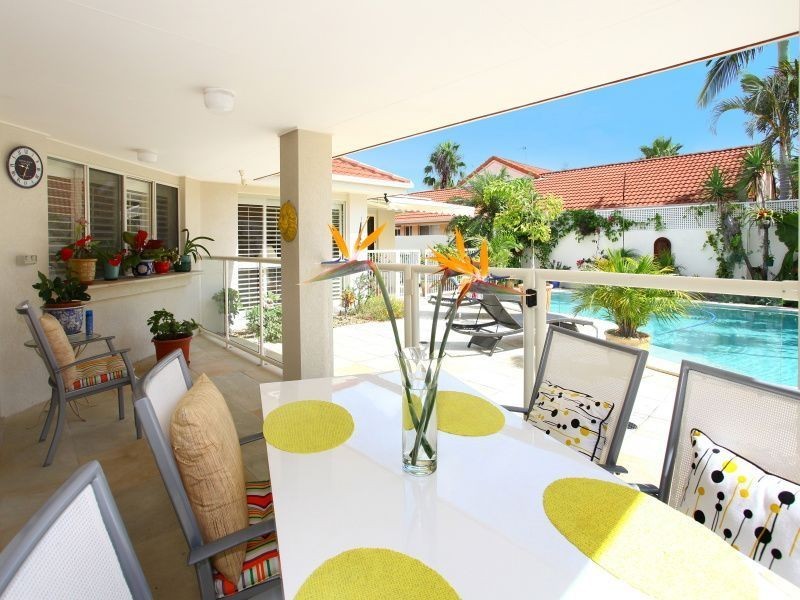 6 Deborah Avenue, Benowa Waters QLD 4217