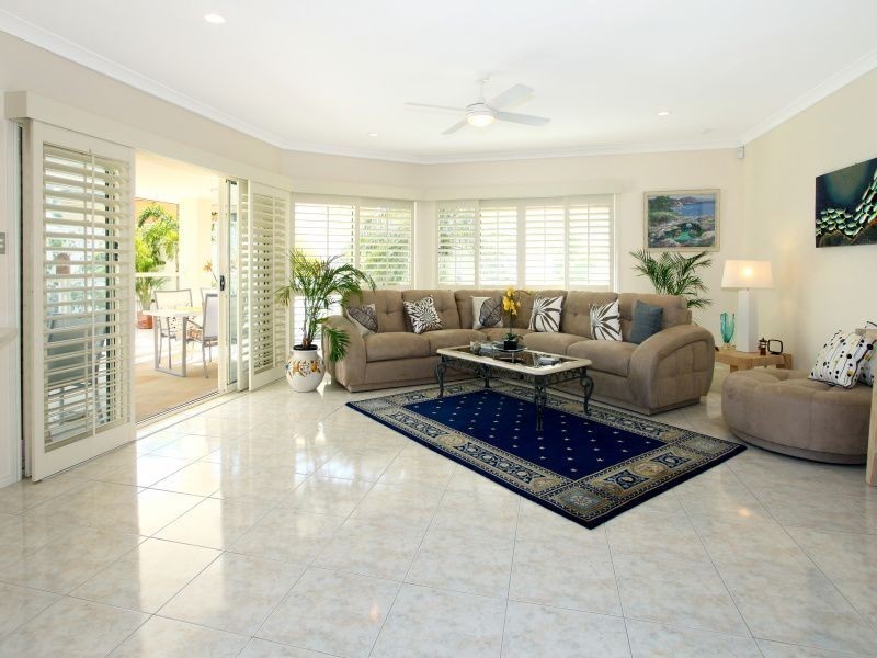 6 Deborah Avenue, Benowa Waters QLD 4217