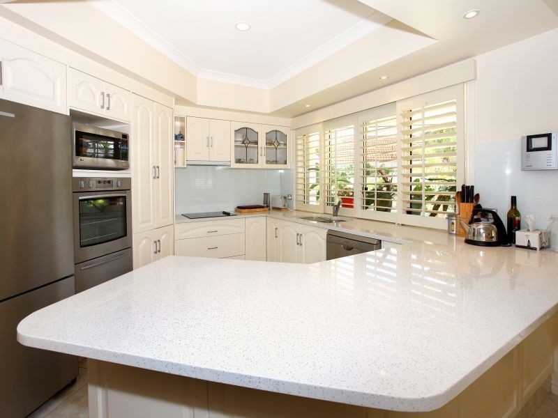 6 Deborah Avenue, Benowa Waters QLD 4217