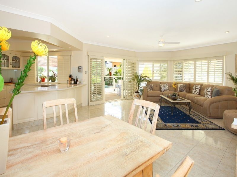 6 Deborah Avenue, Benowa Waters QLD 4217