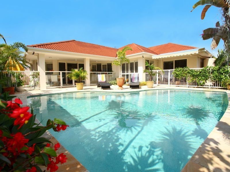 6 Deborah Avenue, Benowa Waters QLD 4217