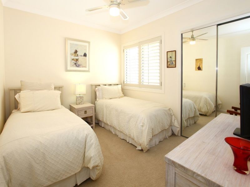 6 Deborah Avenue, Benowa Waters QLD 4217