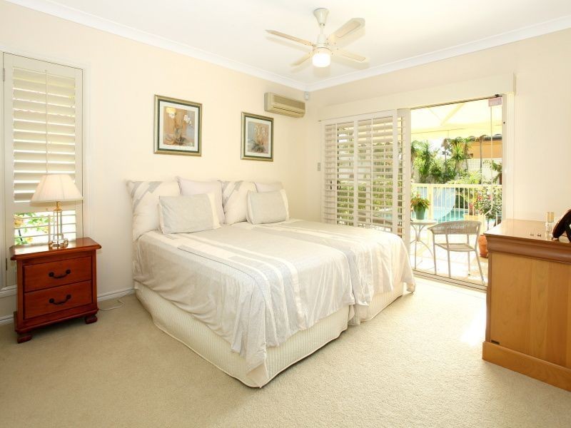 6 Deborah Avenue, Benowa Waters QLD 4217