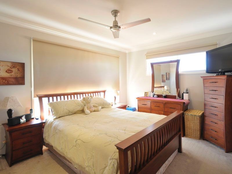 30 Bombala Street, Broadbeach Waters QLD 4218