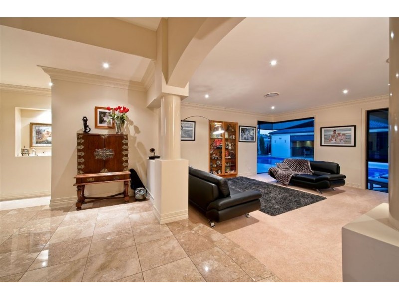 5 Intrepid Drive, Mermaid Waters QLD 4218