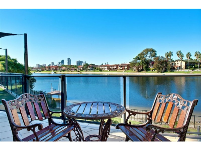 5 Intrepid Drive, Mermaid Waters QLD 4218