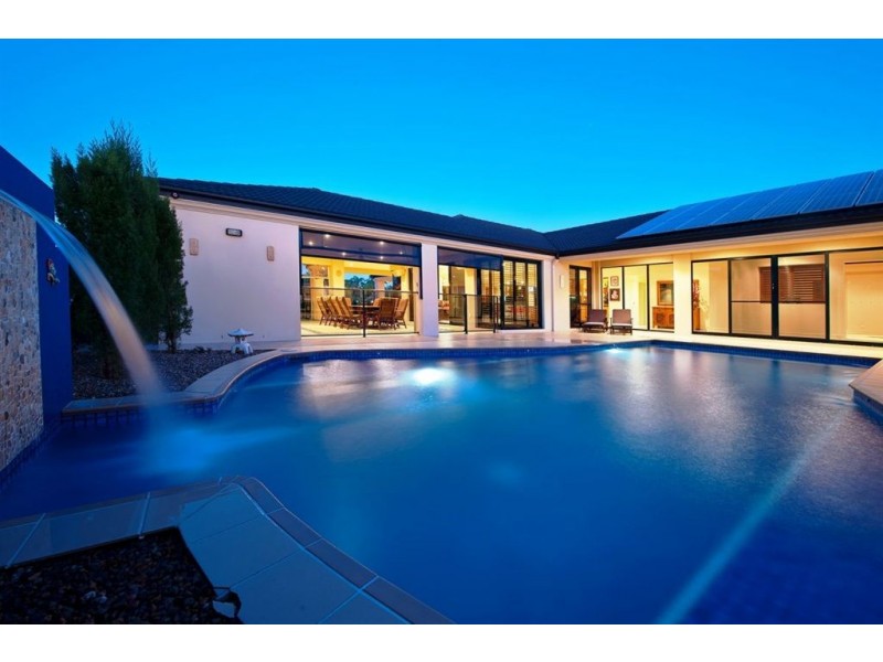 5 Intrepid Drive, Mermaid Waters QLD 4218