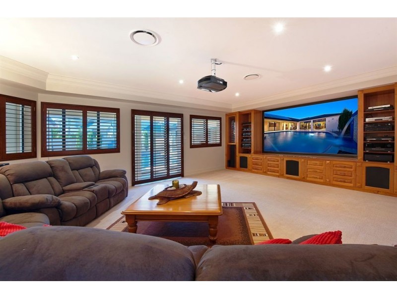 5 Intrepid Drive, Mermaid Waters QLD 4218