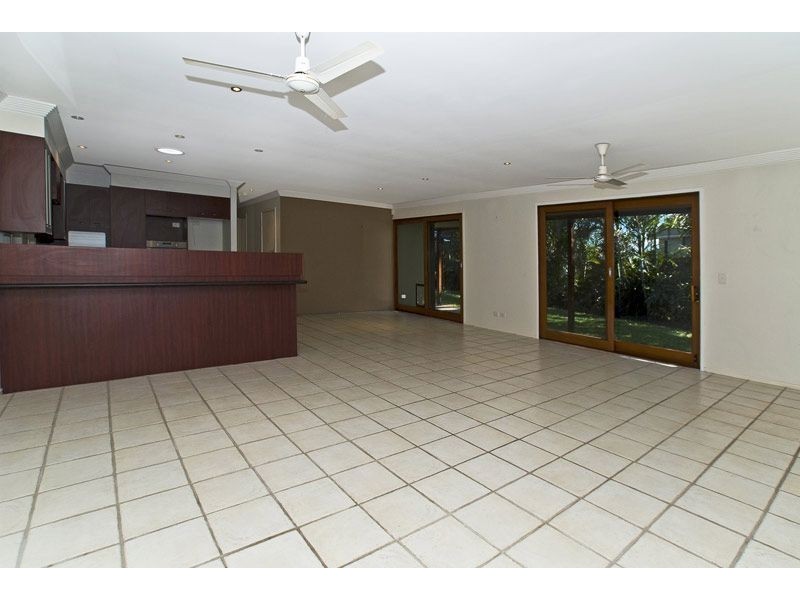 2 Seaforth Avenue, Broadbeach Waters QLD 4218