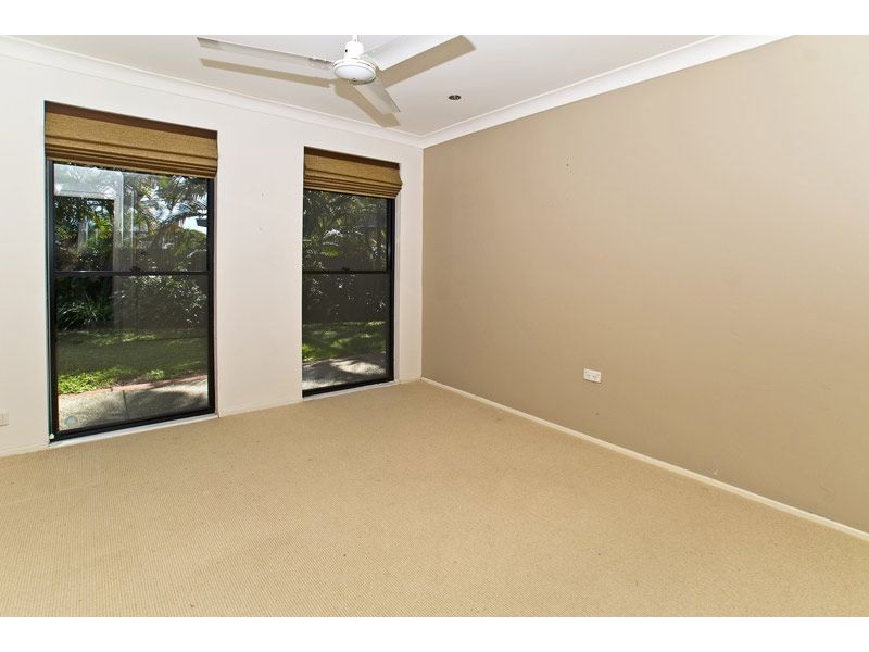 2 Seaforth Avenue, Broadbeach Waters QLD 4218