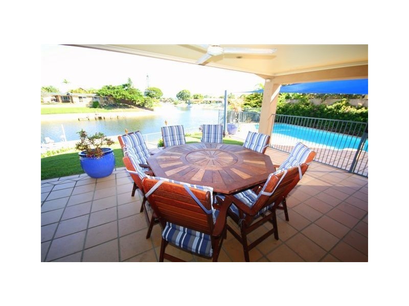 12 Welby Street, Broadbeach Waters QLD 4218