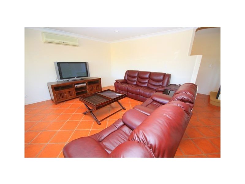 12 Welby Street, Broadbeach Waters QLD 4218