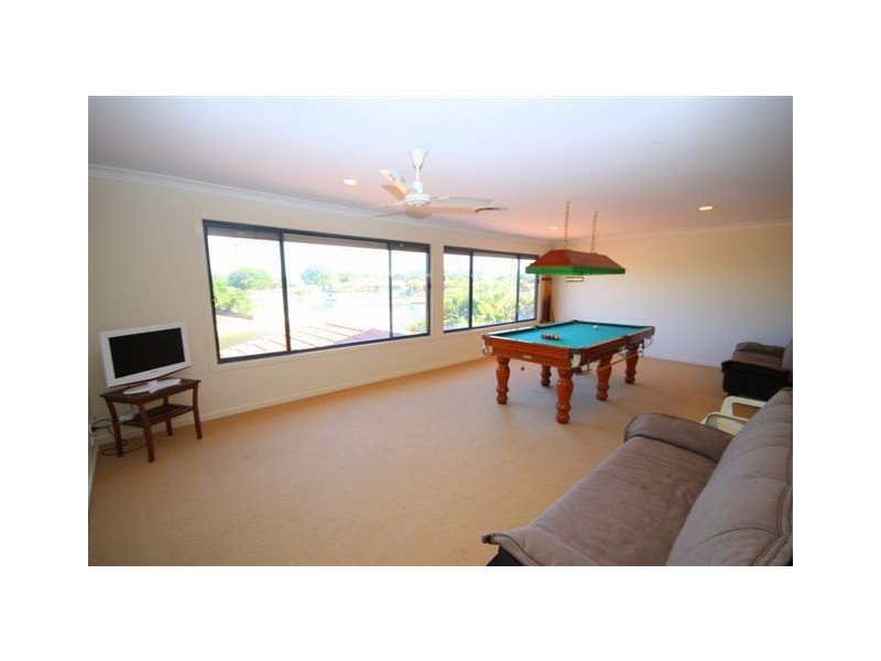 12 Welby Street, Broadbeach Waters QLD 4218