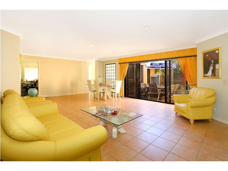26 Deborah Ave, Benowa Waters QLD 4217