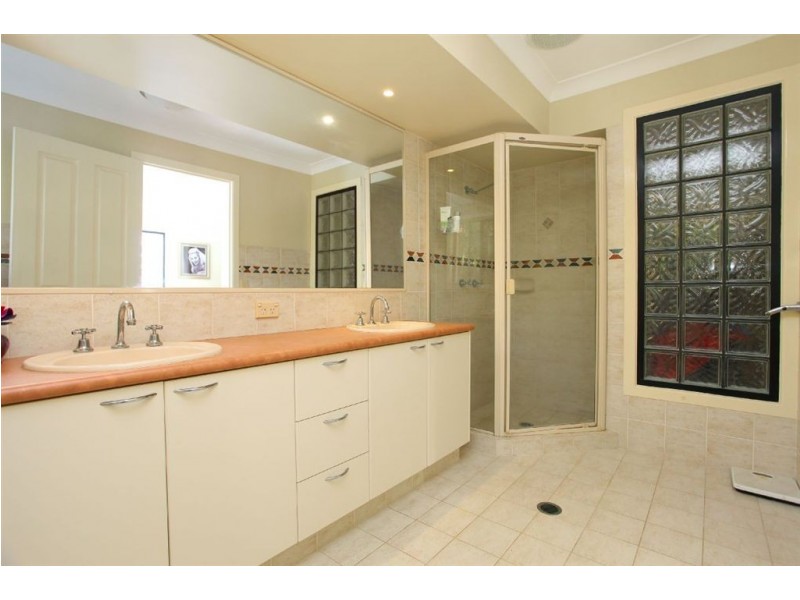 26 Deborah Ave, Benowa Waters QLD 4217