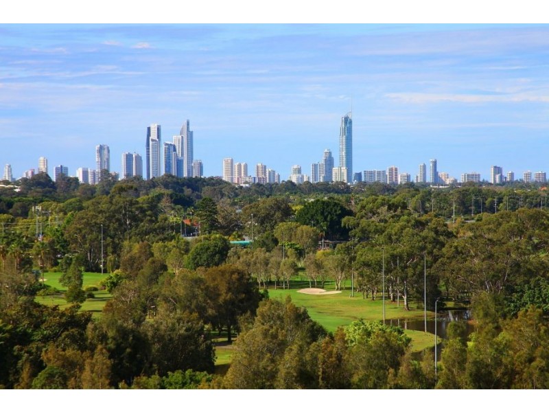 10 Summit Crescent, Carrara QLD 4211