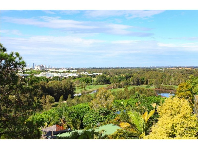 10 Summit Crescent, Carrara QLD 4211