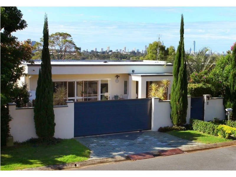 10 Summit Crescent, Carrara QLD 4211