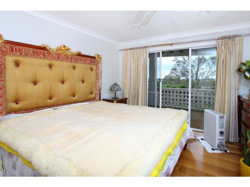 10 Summit Crescent, Carrara QLD 4211